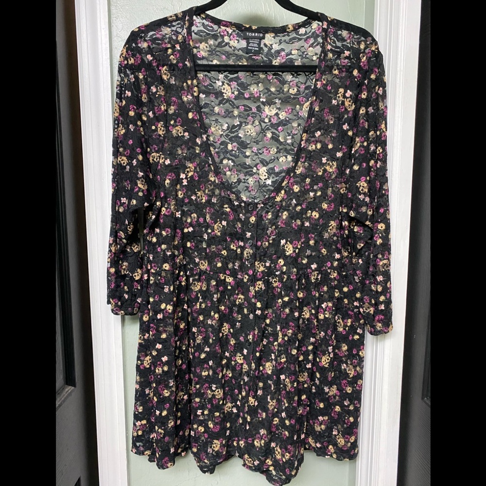 Torrid lace floral hi-low size 2